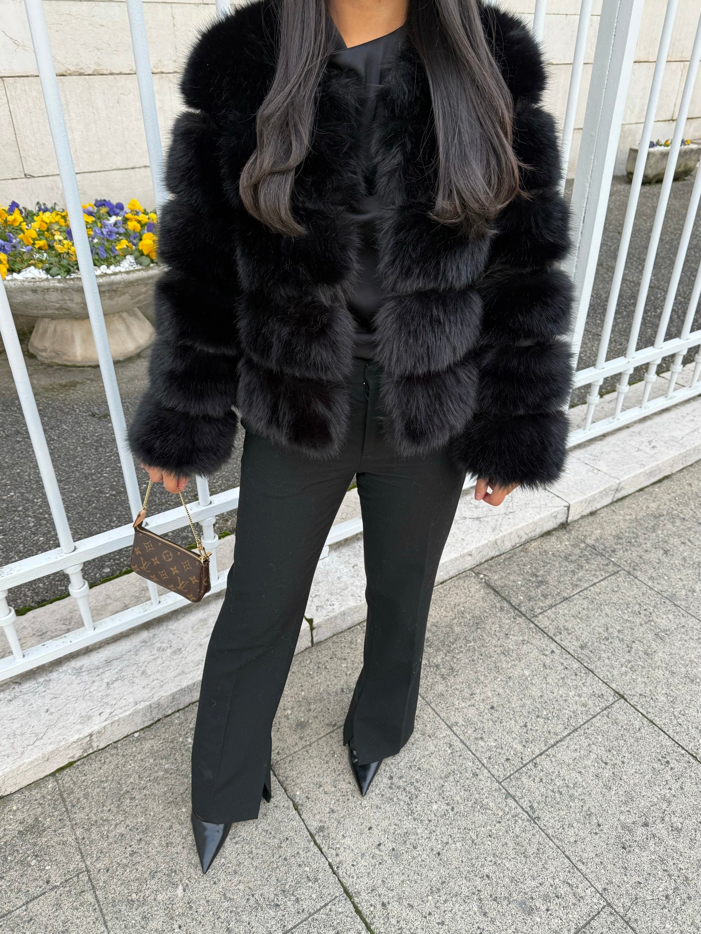 FOURRURE NOIRE MANCHES LONGUES